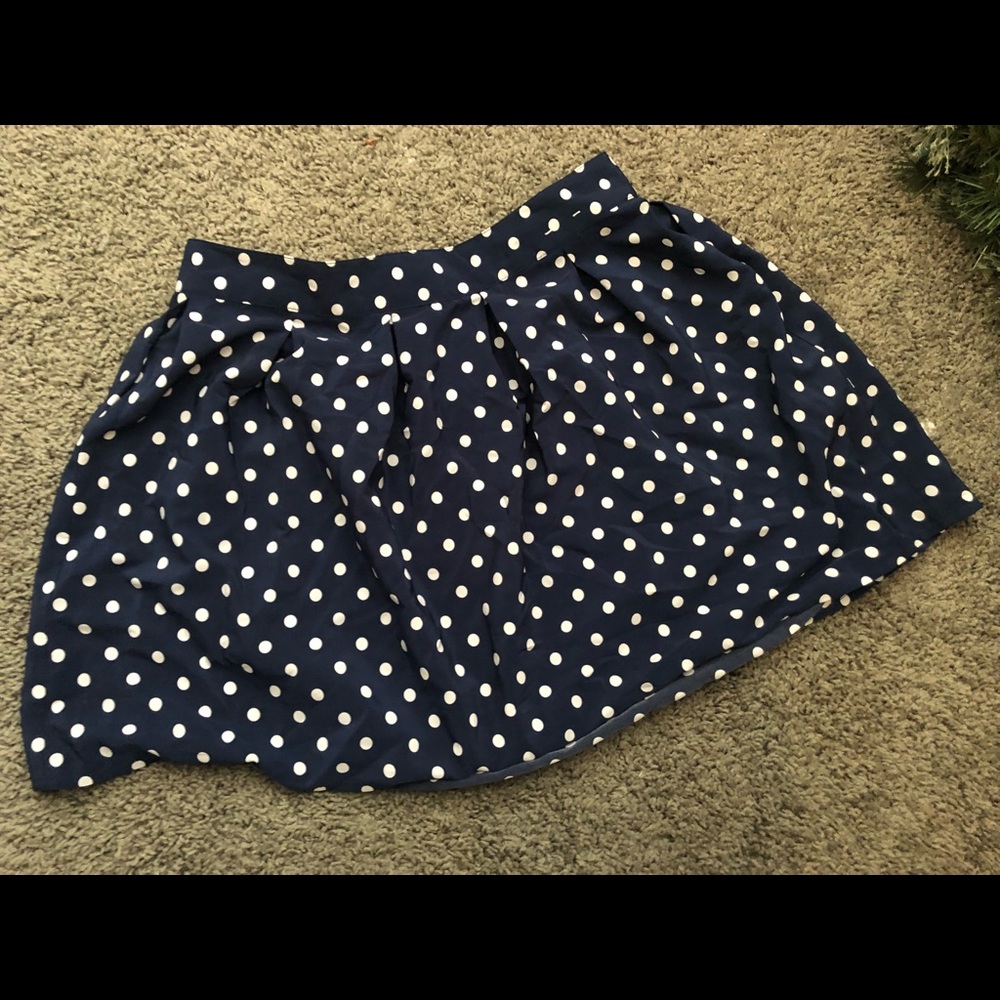 Never worn Aeropostale polka dot skirt!